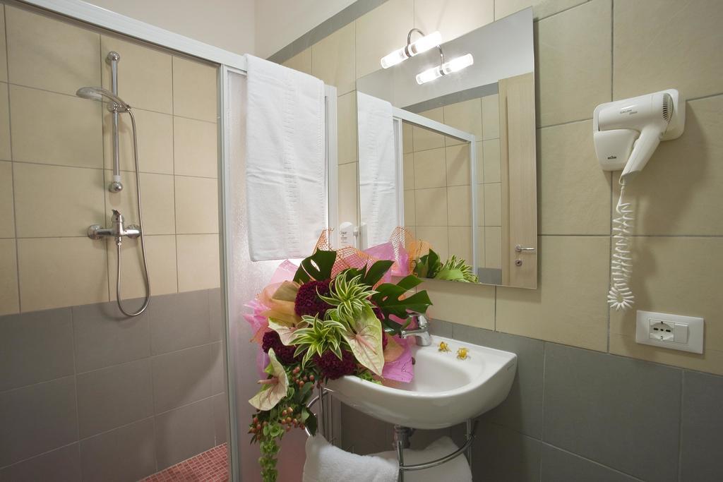Hotel Nautilus Cattolica Buitenkant foto