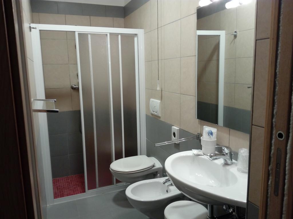 Hotel Nautilus Cattolica Buitenkant foto