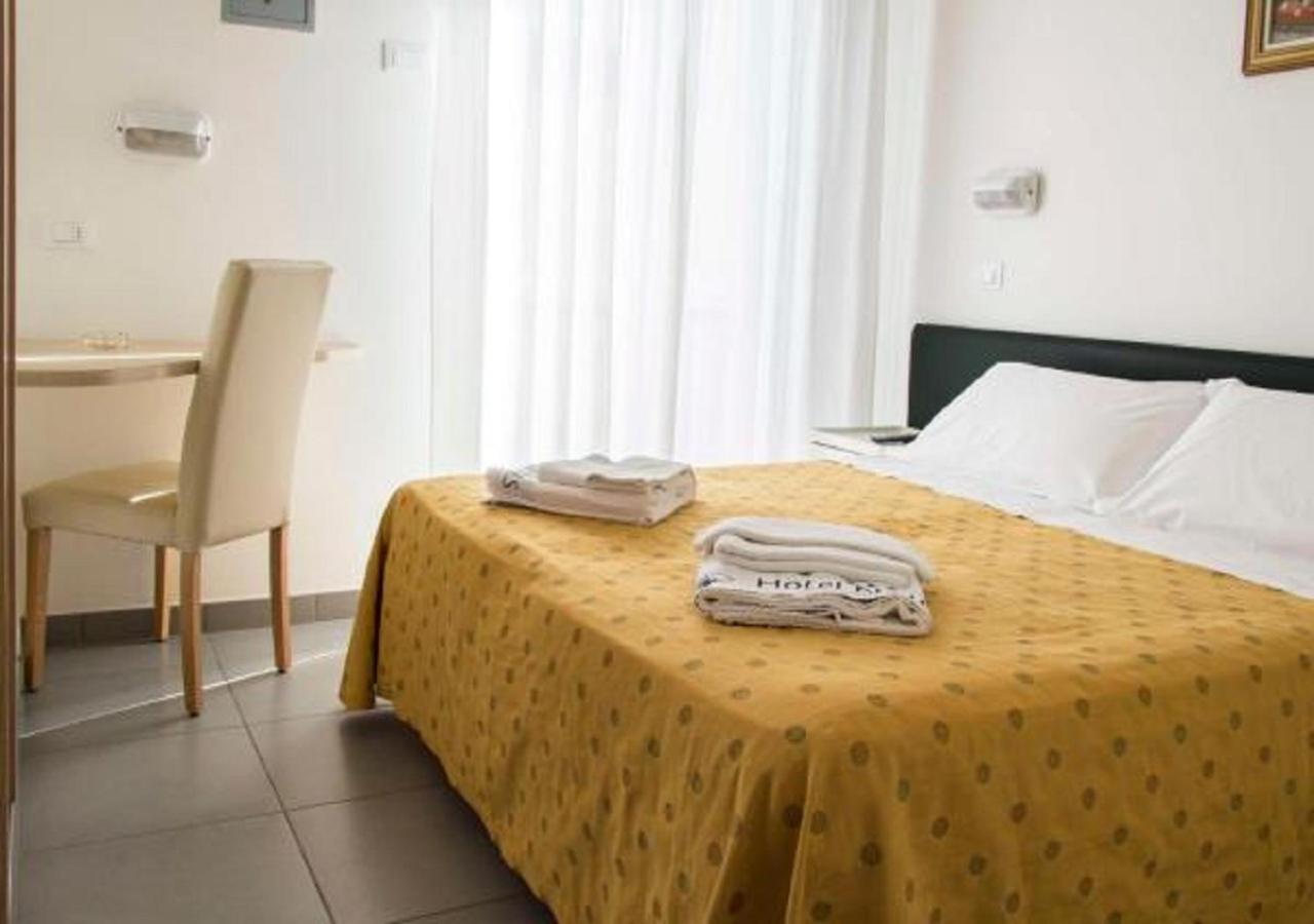 Hotel Nautilus Cattolica Kamer foto